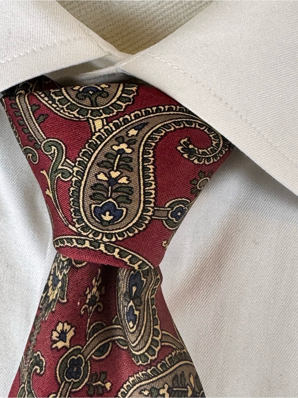 Vintage Brooks Brothers Makers Men’s Necktie in Burgundy , Olive & Tan Paisley